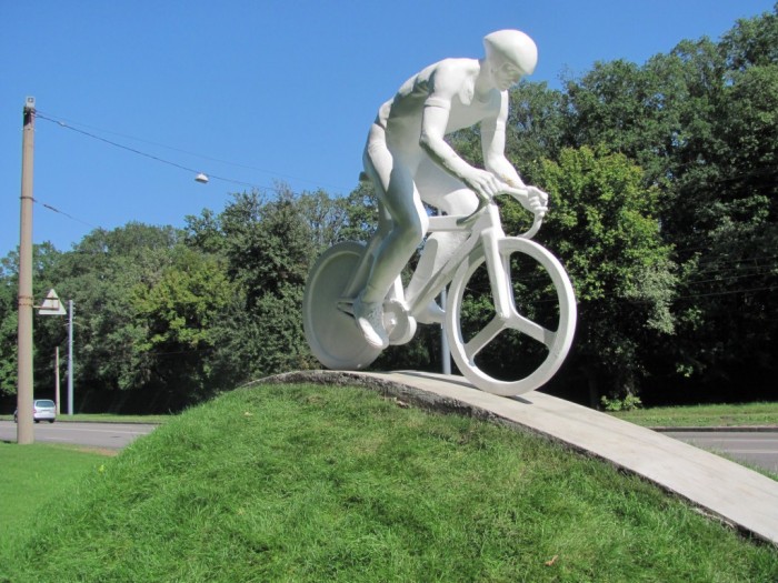 Памятник велосипедистам Харьков
