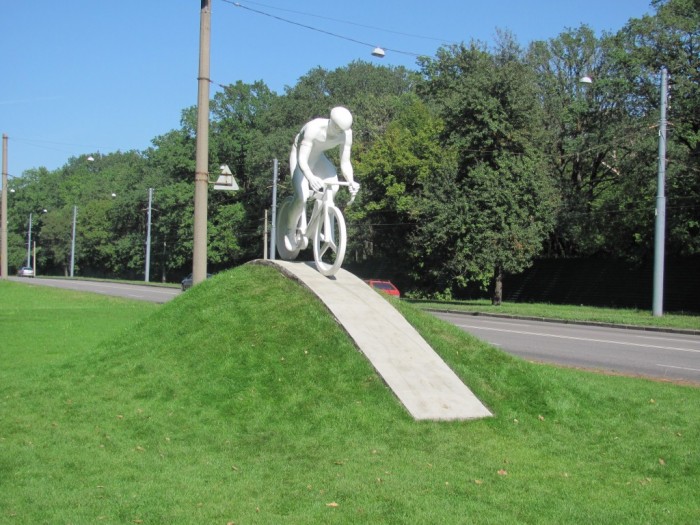 Памятник велосипедистам Харьков