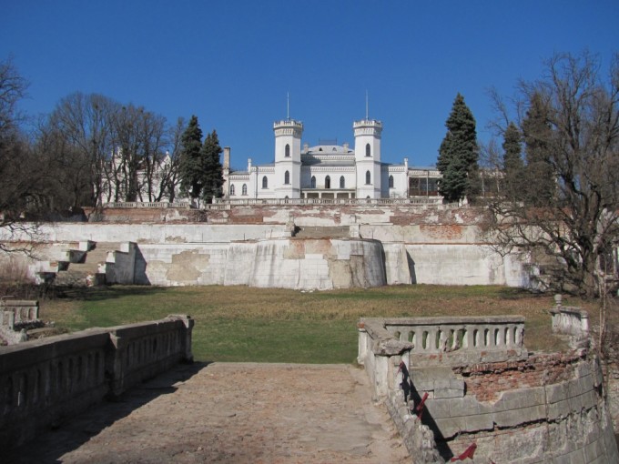 Замок в Шаровке
