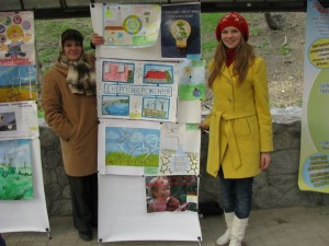 Татьяна Суханова и Анна Лысенко представляют экспозицию "Энергия мира"