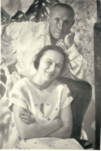 Иван Днипровский и Мария Пилинская в своей квартире в доме "Слово"