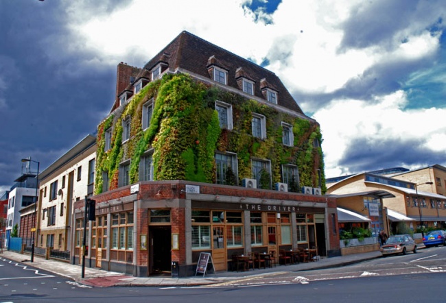 Вертикальное озеленение одного из домов Лондона. Работа Патрика Бланка. Фото: www.adme.ru