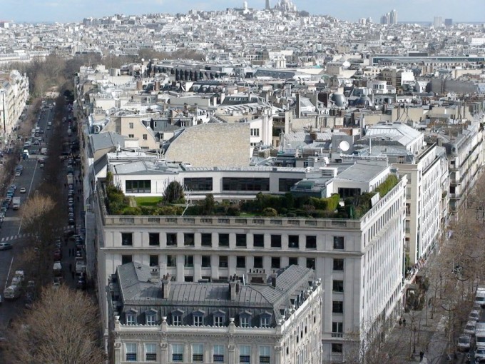 Париж, здание неподалеку от Триумфальной Арки. Фото: europe-today.ru