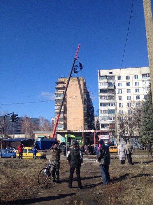 Демонтаж профиля Ленина в городе Первомайский. Фото: Игорь Малов/vk.com/h_kharkov