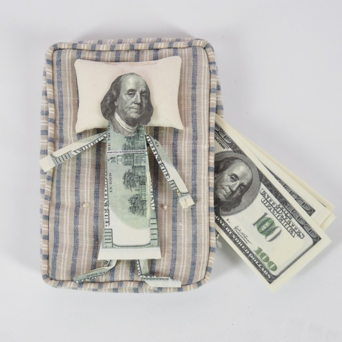 Не всегда хранение денег "под матрасом" является наиболее эффективным способом их сбережения. Фото: www.lospodarkos.ru