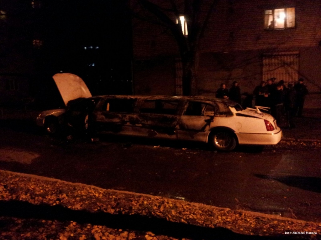 В Харькове подожгли лимузин