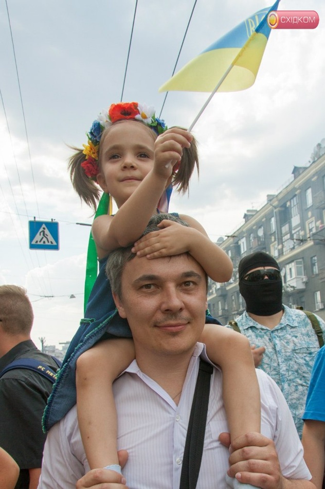 Фанаты ФК «Металлист» и «Динамо» прошли маршем единства по Харькову (ФОТО, ВИДЕО)
