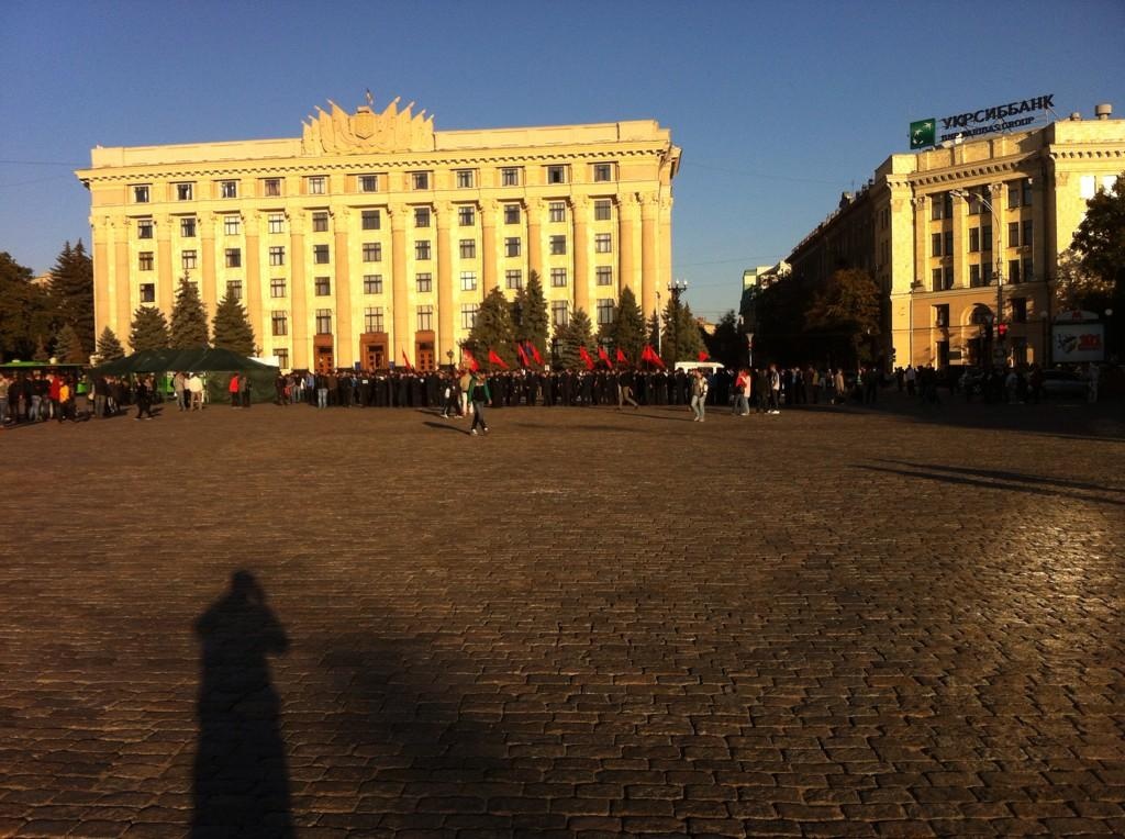 Как в Харькове митинг коммунистов сторонники единства Украины разгоняли