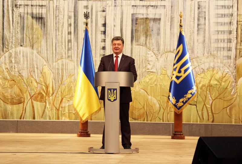 Порошенко сократил срок действия военного положения до 30 дней