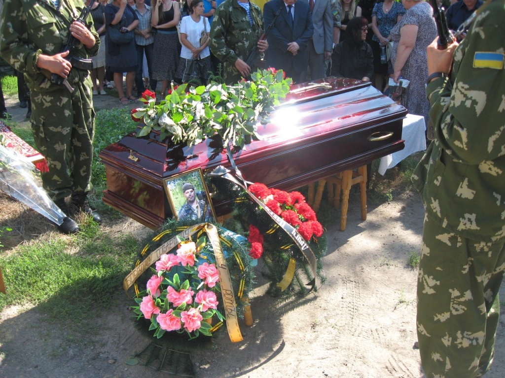 В Харькове похоронили погибшего от рук боевиков военнослужащего