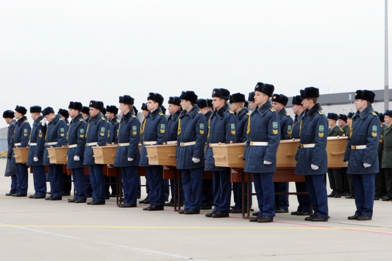 В Харьковском аэропорту простились с жертвами крушения «Боинг 777»