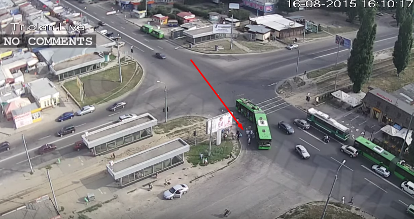 В Харькове велосипедист подрался с водителем троллейбуса (видео)