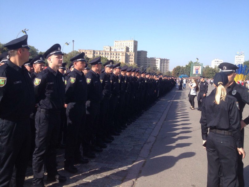 800 харьковских полицейских приняли Присягу и готовы к патрулированию