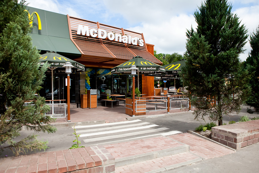 Харьковчанин «заминировал» McDonald’s, потому что его не впустили среди ночи