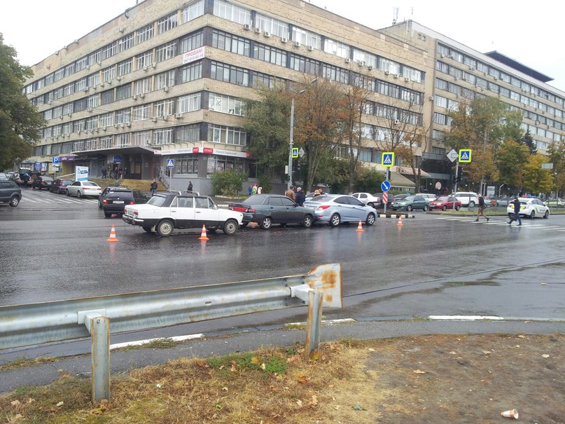«Двойной джек-пот»: в Харькове произошло два тройных ДТП возле Саржиного яра