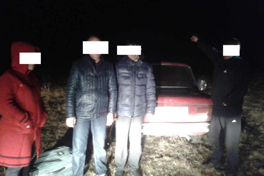 Житель Харьковщины пытался вывезти троих иностранцев в Россию (фото)