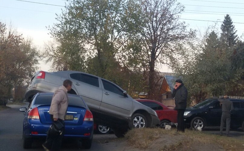 Аварии по-харьковски: Шкода “верхом” на Киа Серато (фото)