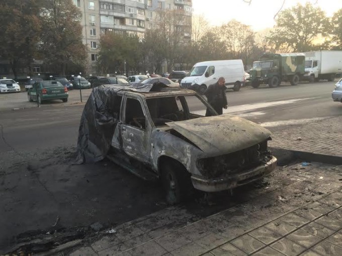 В Харькове сожгли машину украинских патриотов