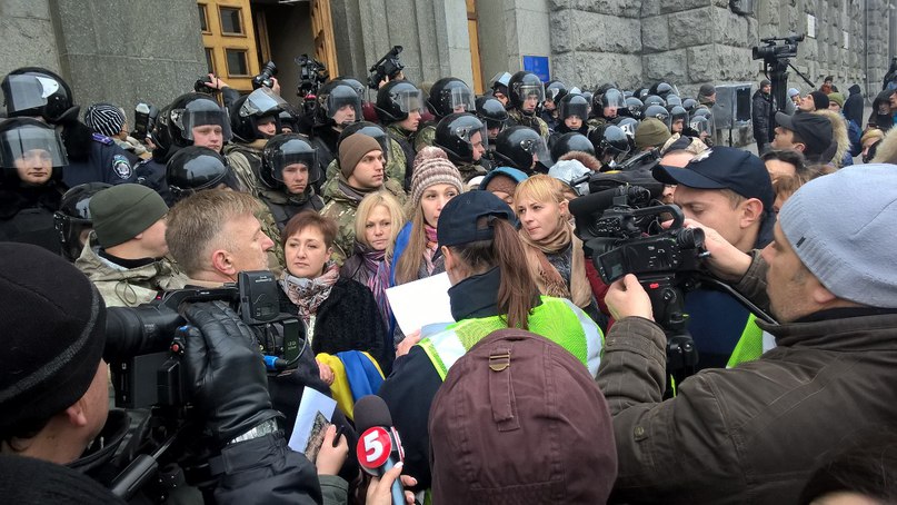 Митинг под стенами Харьковской мэрии: активистов не впустили в сессионный зал