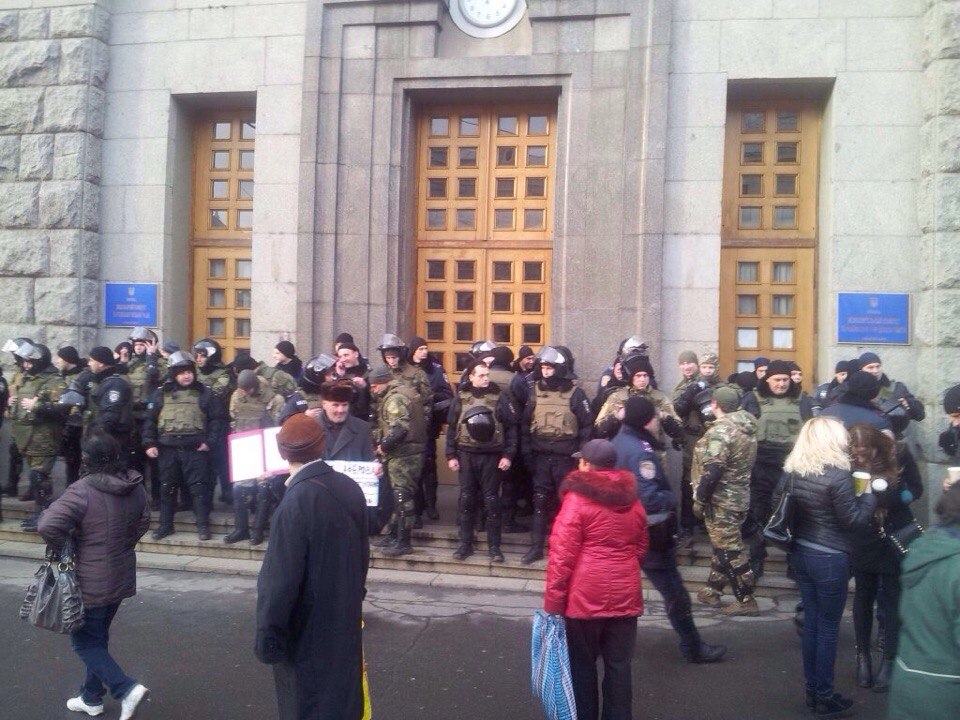Харьковский горсовет оцеплен силовиками