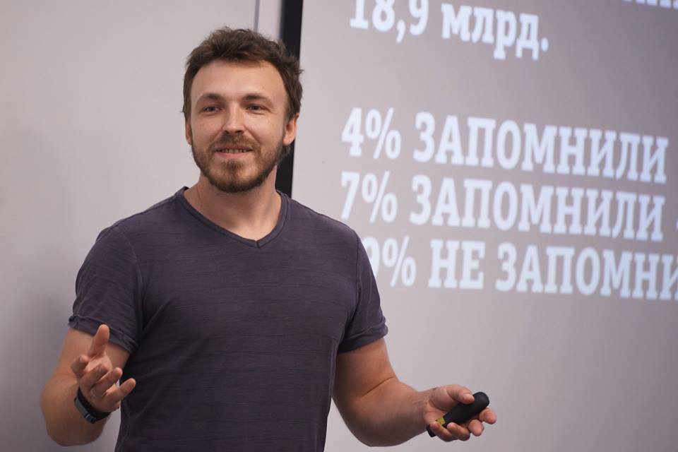 Основатель и креативный директор "Arriba!" Макс Бурцев