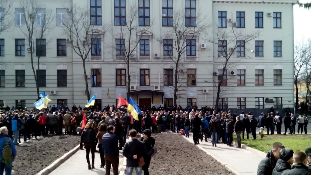 активисты
