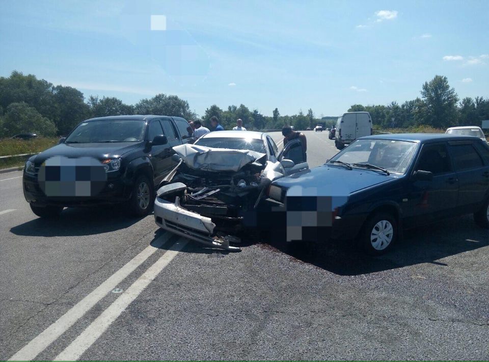 Под Харьковом ДТП с участием пяти автомобилей