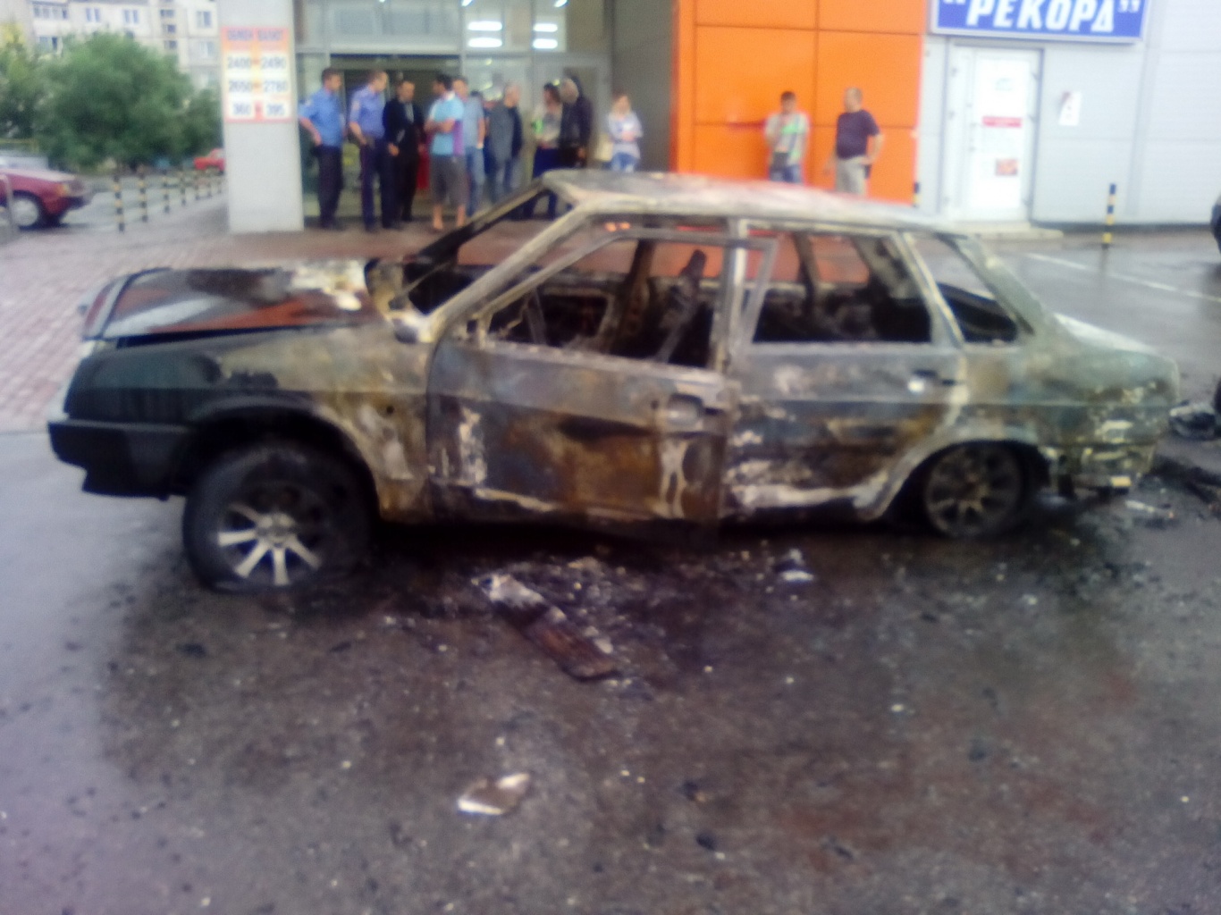Харьковчанин, поджегший машину со своей матерью, взят под стражу
