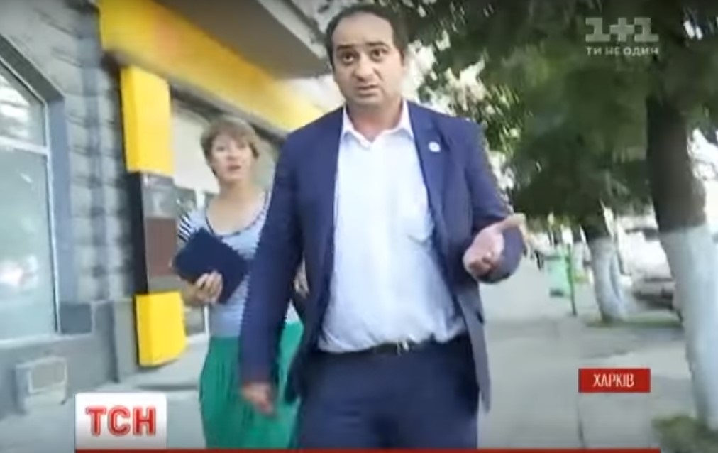 В Харькове владелец незаконной застройки набросился на журналистов