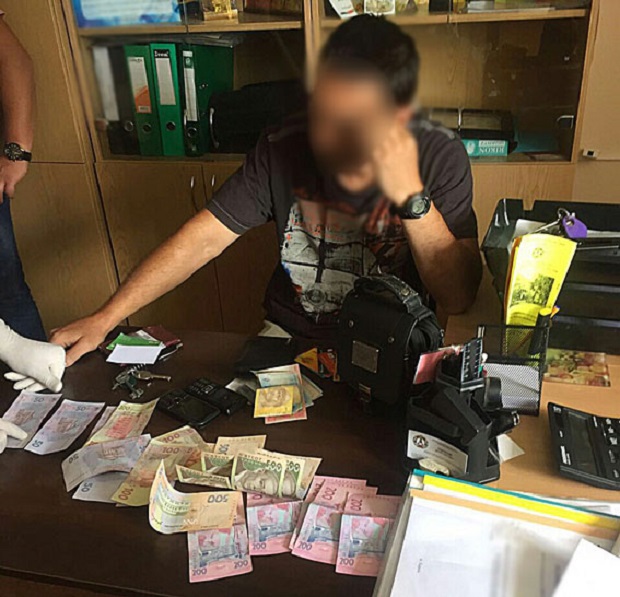 В Харькове поймали на взятке заведующего кафедрой одного из ВУЗов