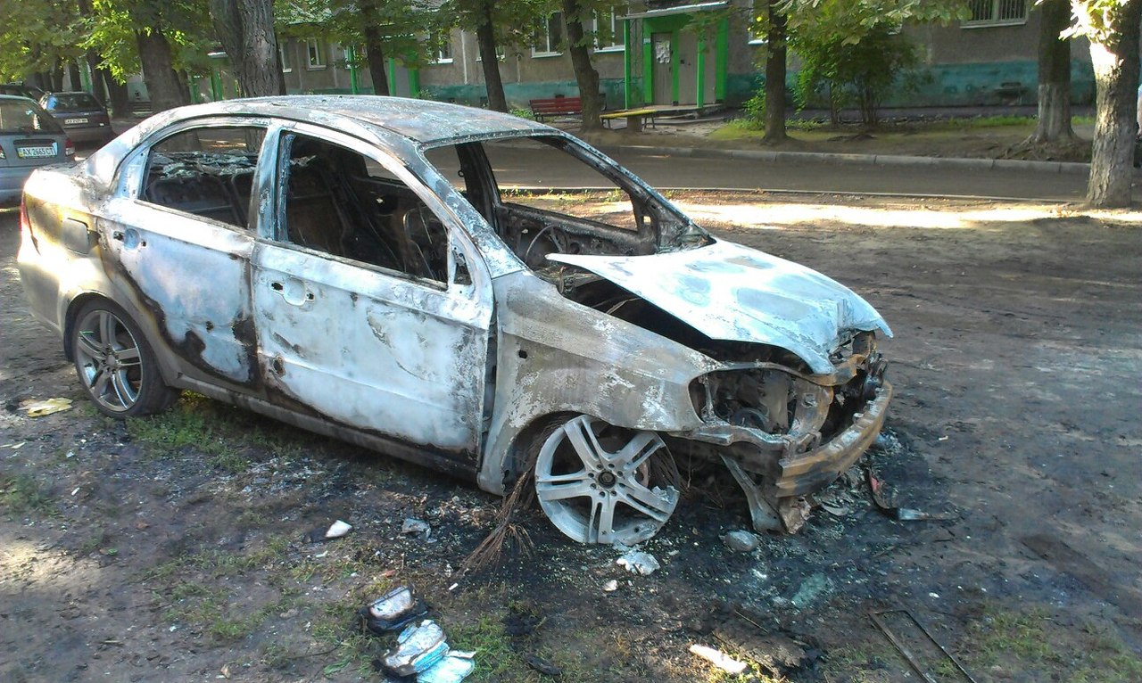 Третий за два дня: в Харькове ночью снова горел автомобиль