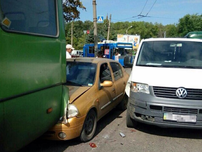В Харькове тройное ДТП с участием маршрутки