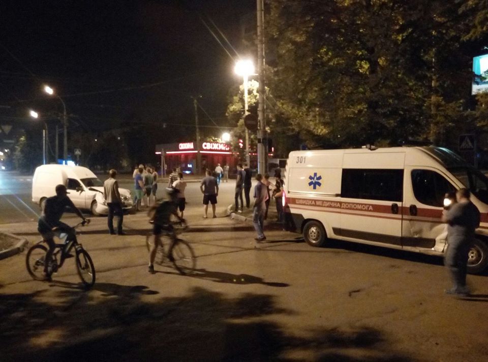 В Харькове “Скорая” попала в ДТП