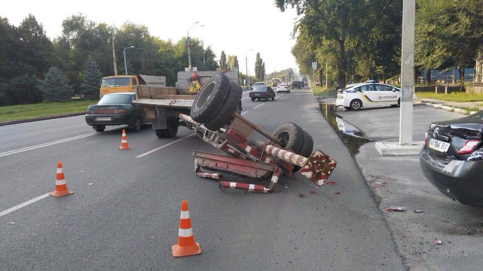В Харькове авария с участием 4 автомобилей (фото)