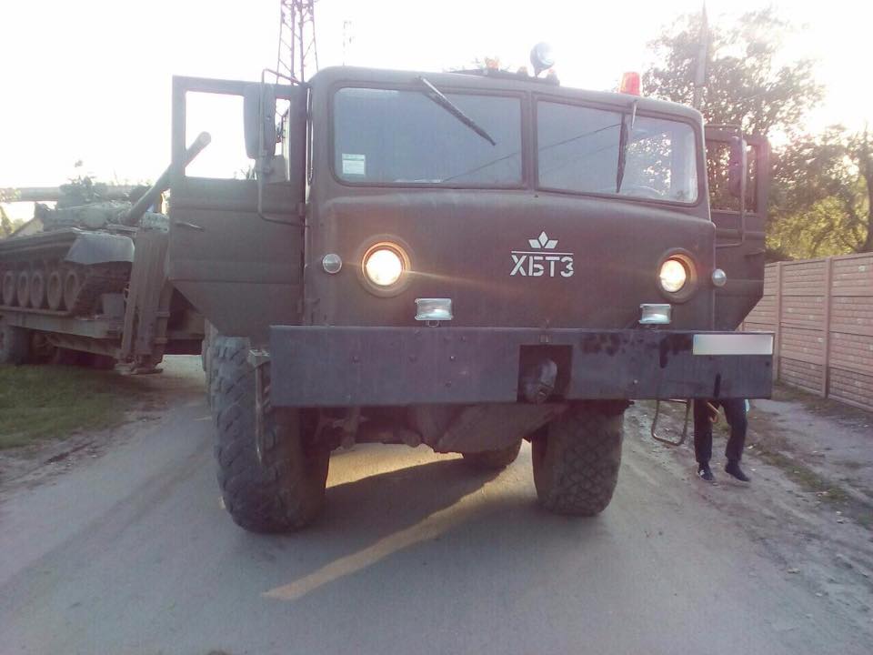 В Харькове военный тягач наехал на пешехода