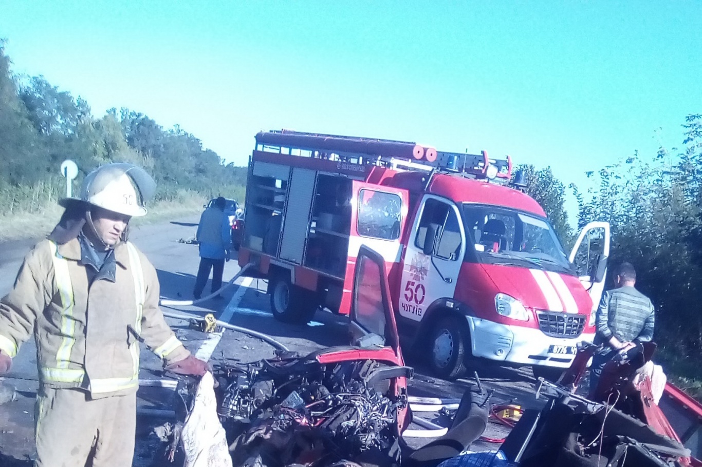 Под Харьковом легковушка влетела в рейсовый автобус: двое погибших