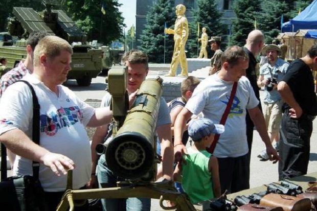 Харьковчан приглашают посмотреть военную технику и поесть солдатской каши