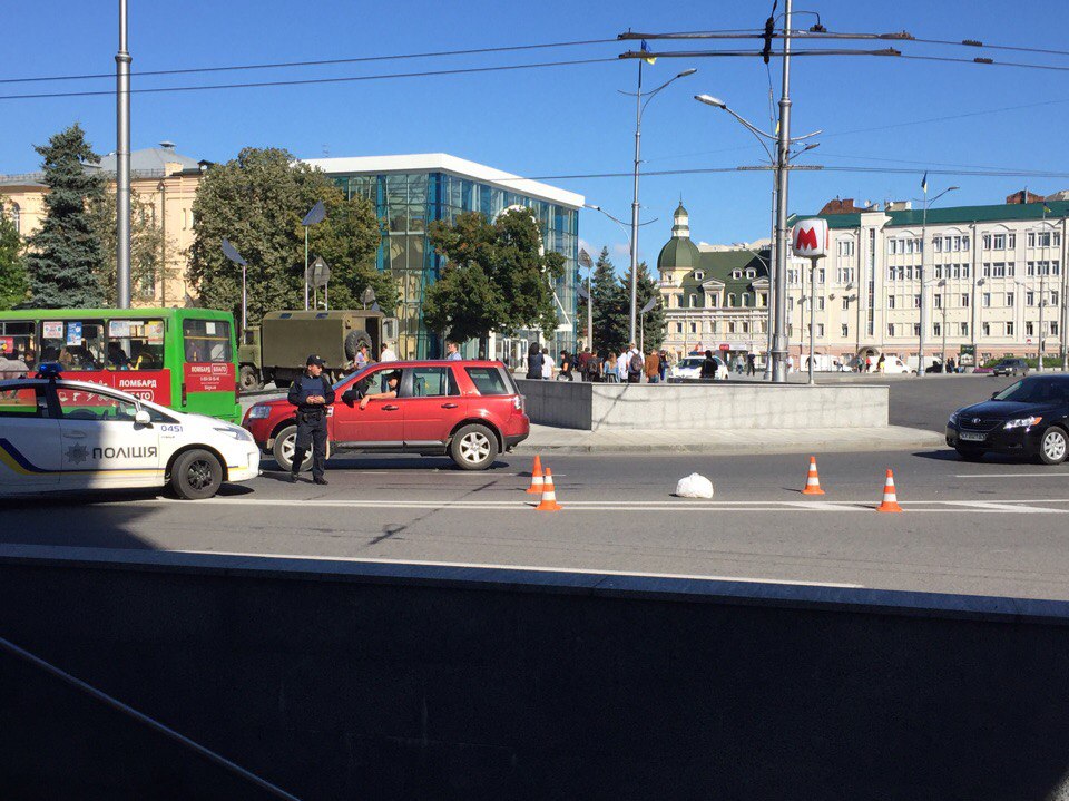 В центре Харькова перекрыли дорогу из-за подозрительного пакета