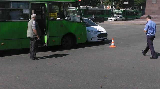 В центре Харькова ДТП с участием маршрутки