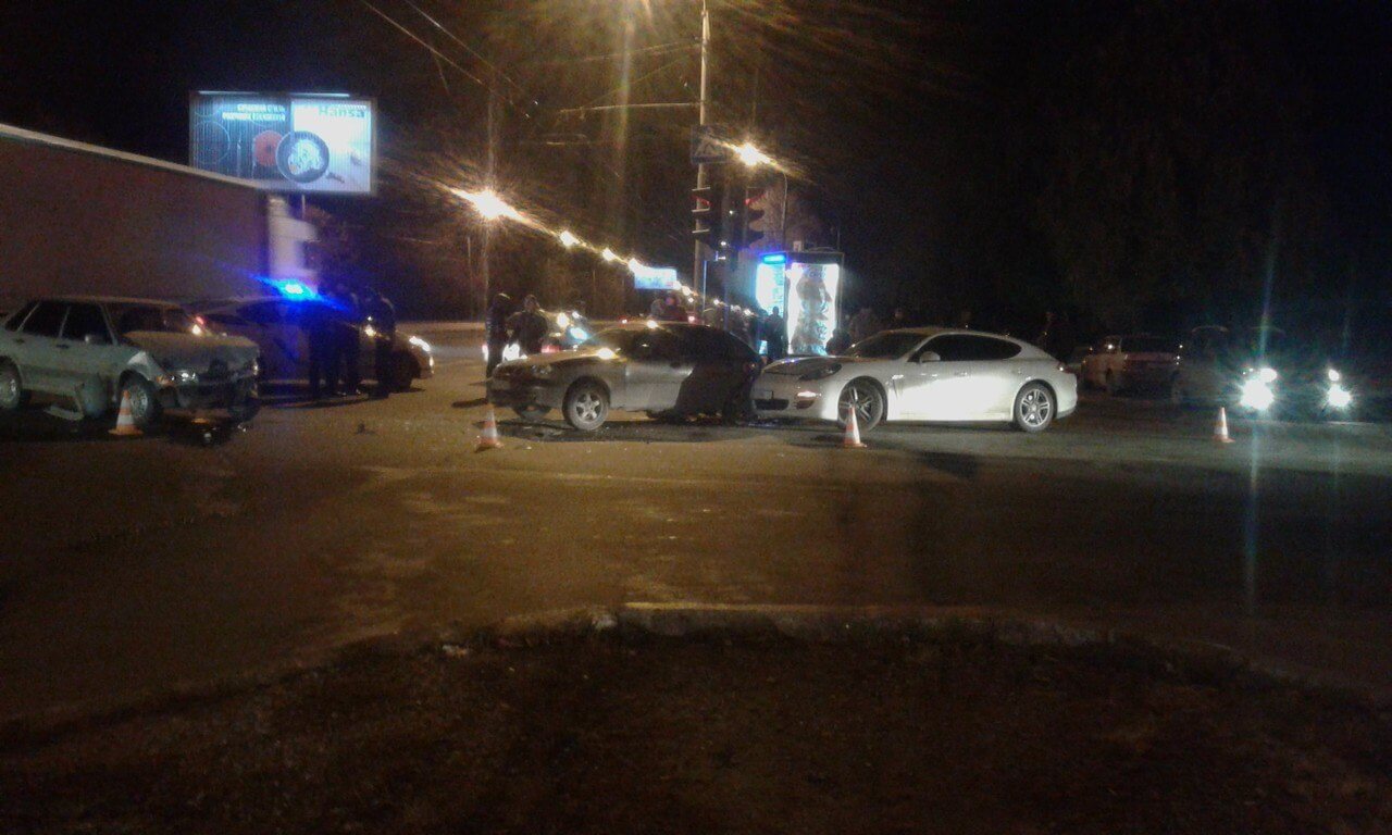 В тройном ДТП в Харькове пострадал 25-летний парень (фото)