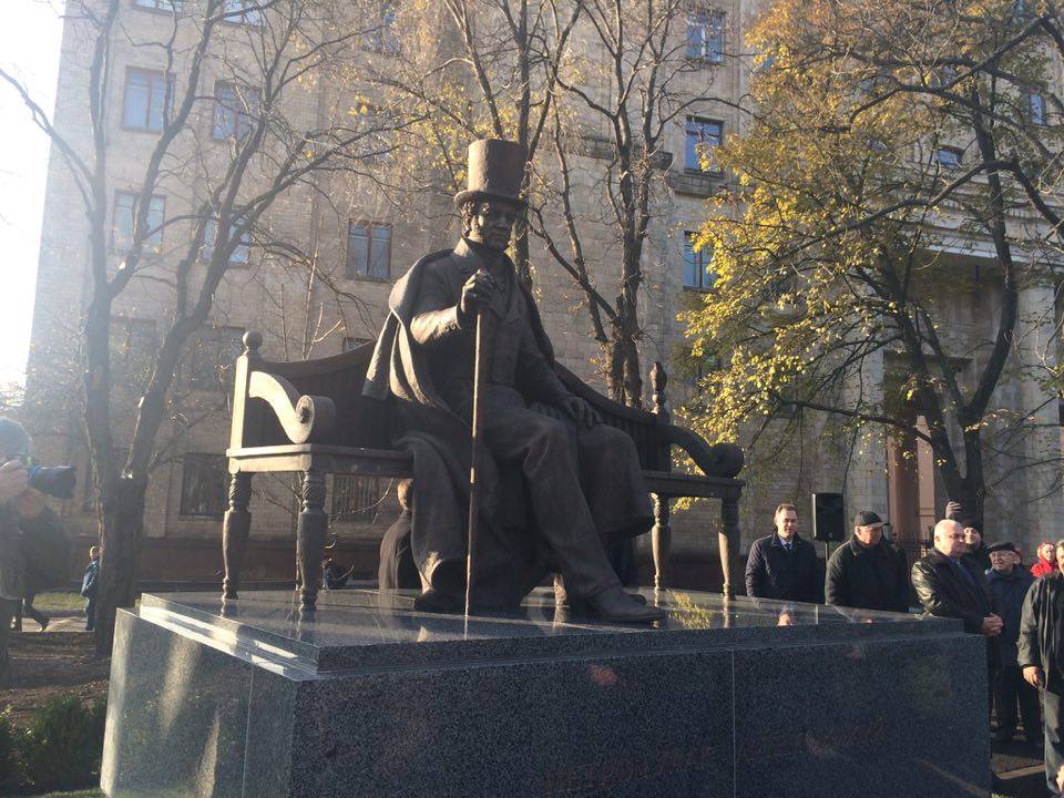 В Харькове открыли памятник Петру Гулак-Артемовскому (фото)