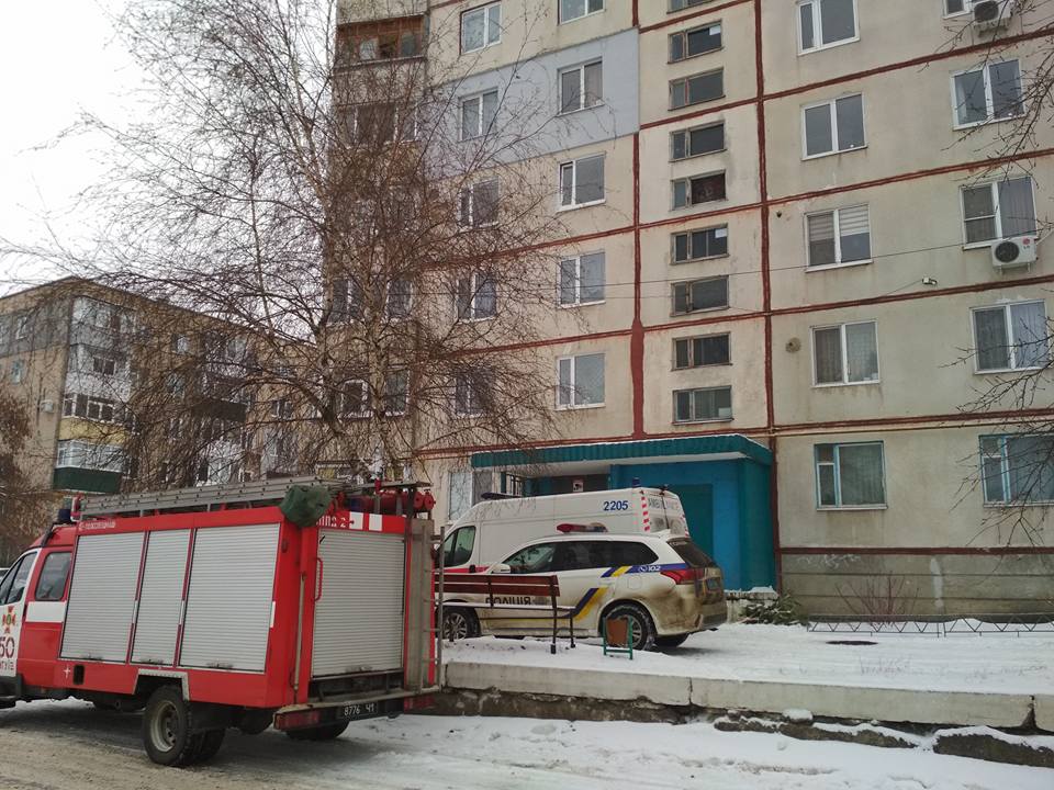 На Харьковщине нетрезвый военнослужащий захватил и удерживал заложницу (фото)
