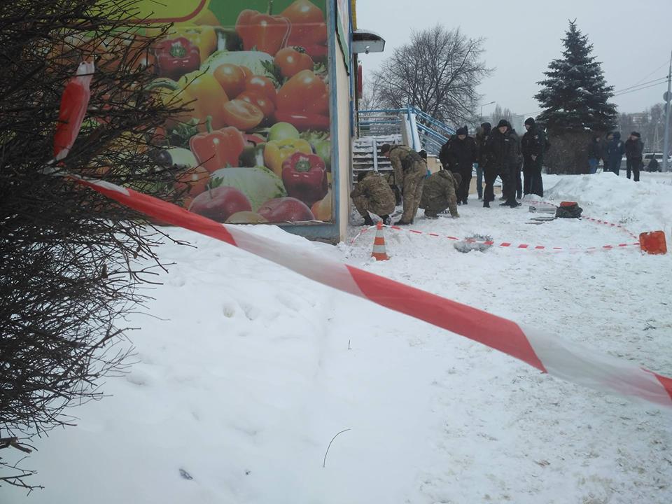 Взрыв в Харькове: в полиции предварительно определили тип гранаты (видео)