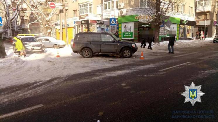 В центре Харькова водитель внедорожника на переходе сбил пешехода