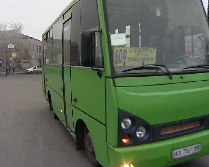Под Харьковом бунтуют льготники: требуют вернуть бесплатный проезд (видео)