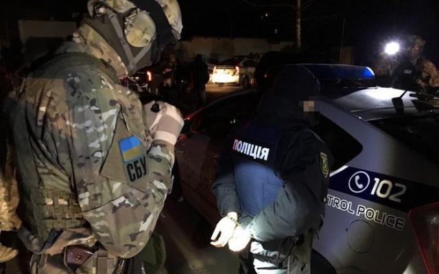 В Харькове суд взял под стражу полицейских-взяточников с возможностью залога в 500 тыс. гривен