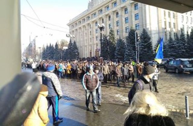 В Харькове несколько несколько сотен пенсионеров МВД вышли на пикет против решение Кабмина