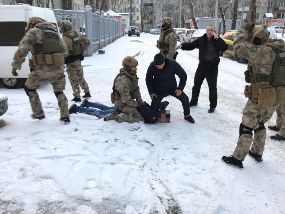 В Харьковской области у банды наркоторговцев изъяли “товара” почти на 400 тысяч гривен (видео)
