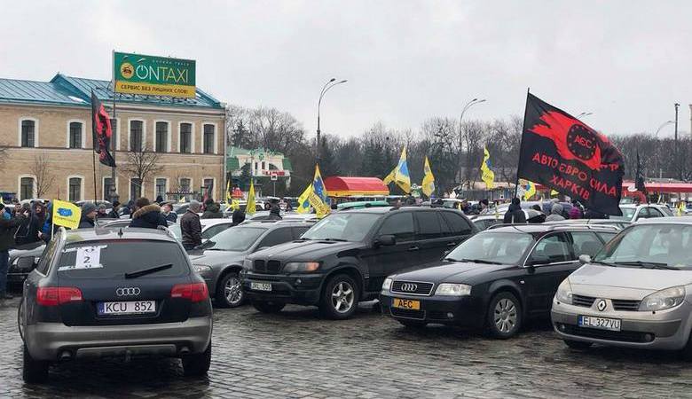 В Харькове прошел автопробег за доступные “евробляхи” (видео)