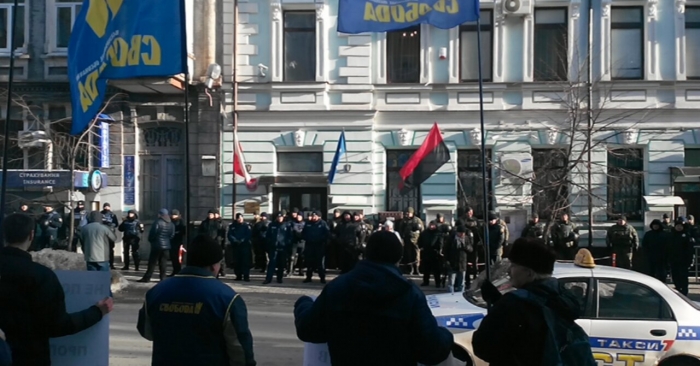 В Харькове националисты пикетируют Генконсульство Польши (фото)